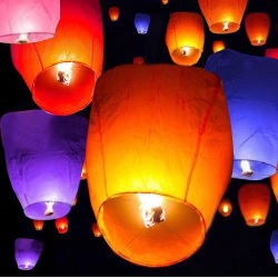flying-wishing-lantern